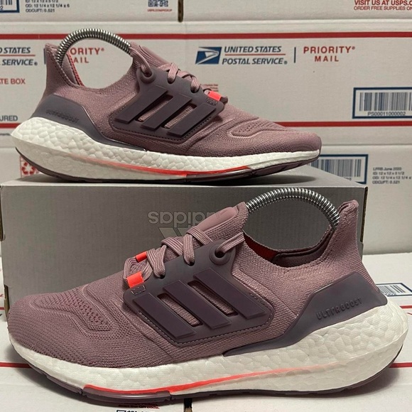 adidas UltraBoost 22 Magic Mauve deadstock activewear running gym